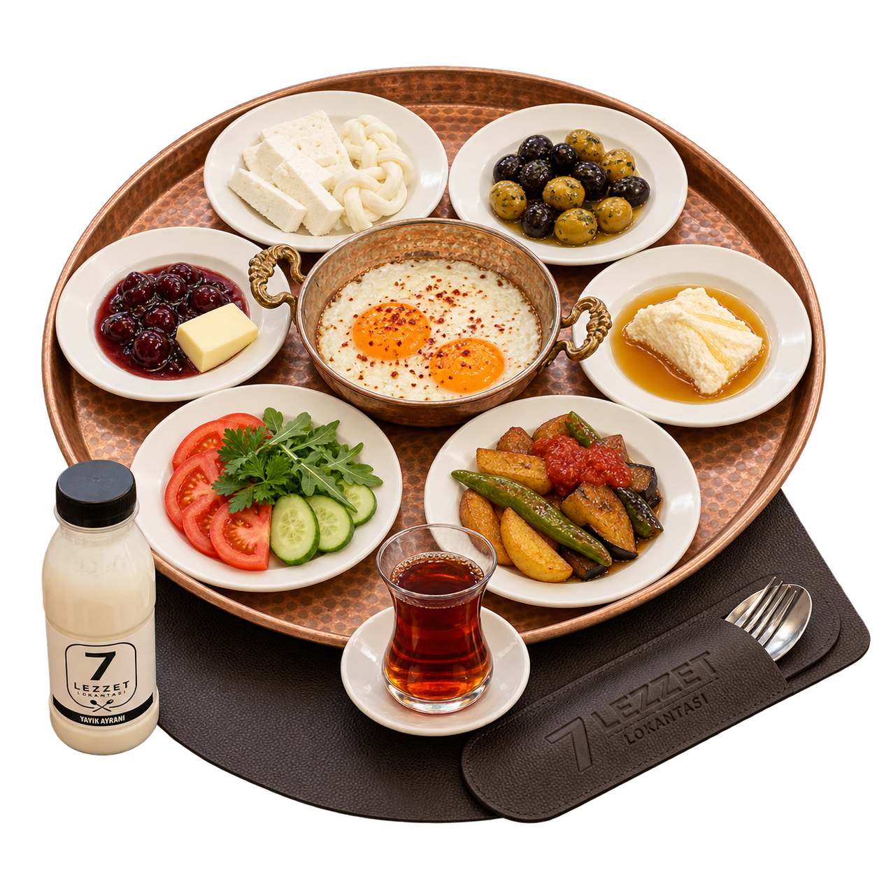 7 Lezzet tepsi kahvaltısı: yedi tabak, çay, 7 Lezzet ayranı ve marka baskılı kahverengi deri masa takımı.